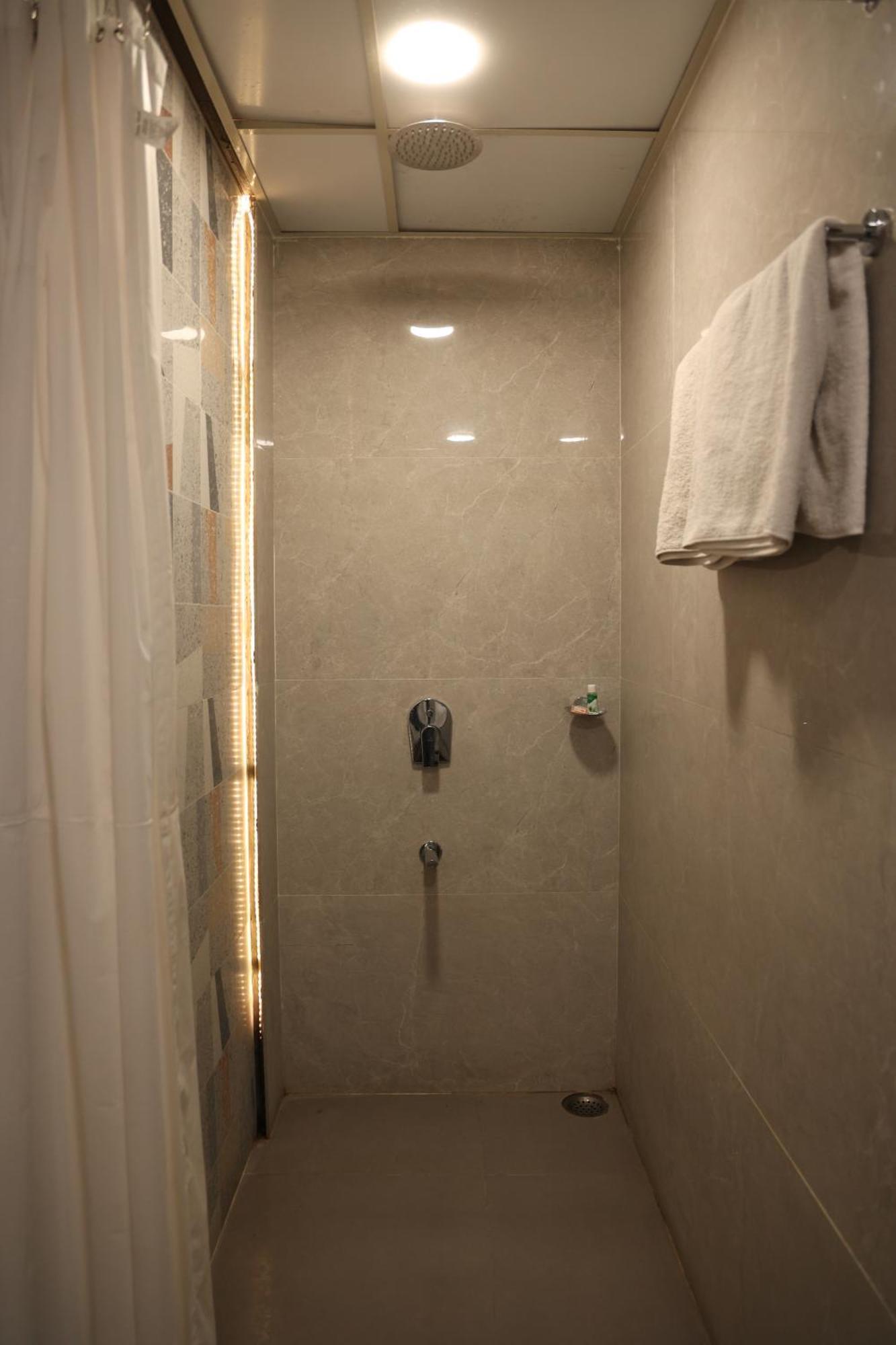 Hotel Pinaka Inn Lucknow Ngoại thất bức ảnh