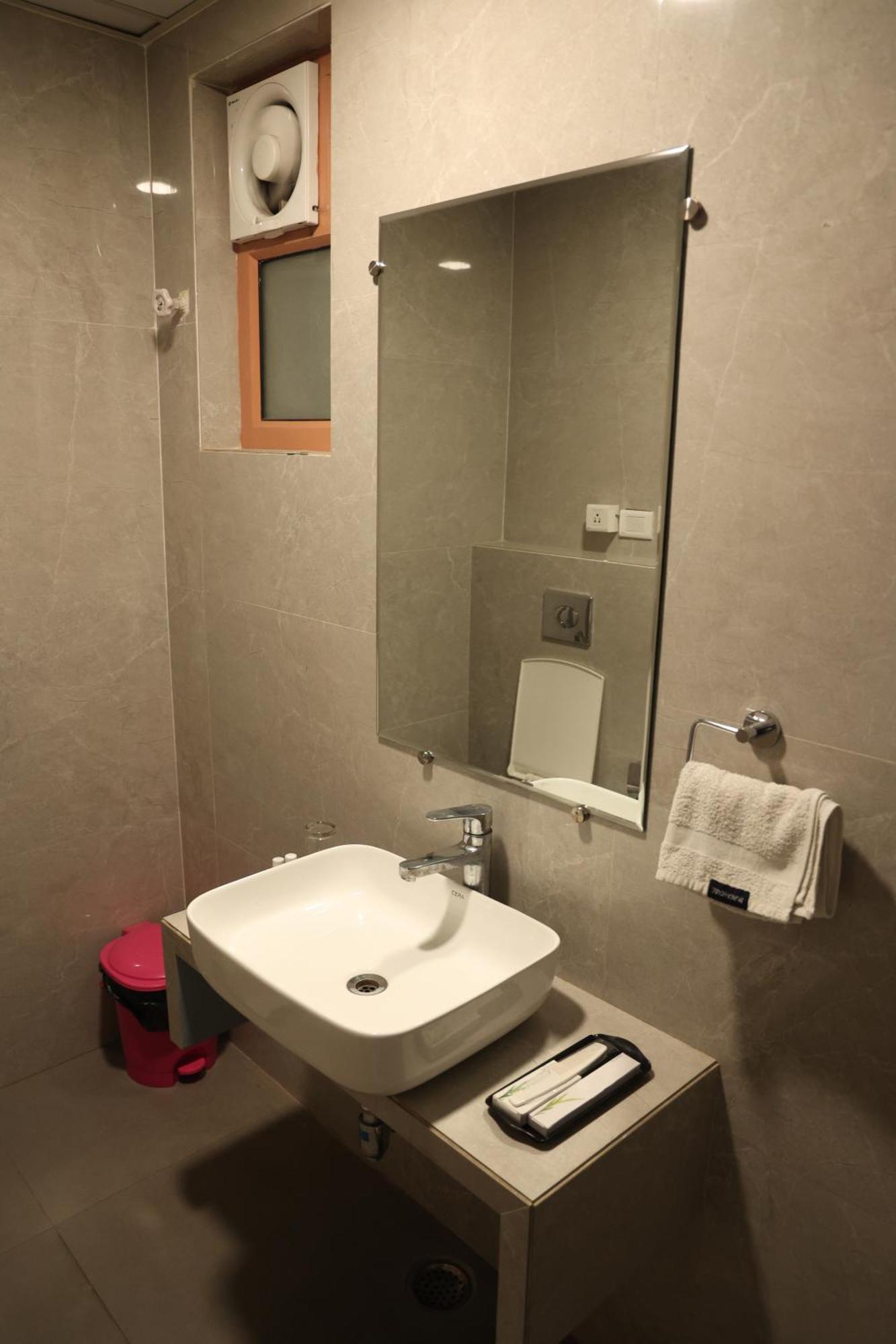 Hotel Pinaka Inn Lucknow Ngoại thất bức ảnh